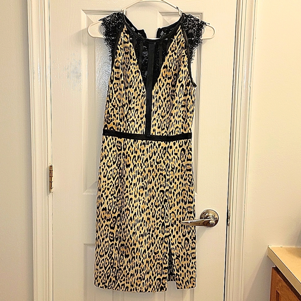 Night out dress with laced back, zipper